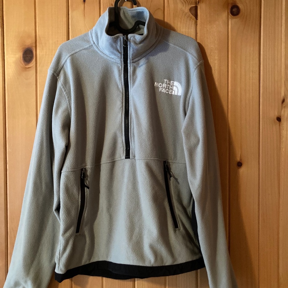 The North Face Fleece Pullover – Men’s Small (Women’s S/M)